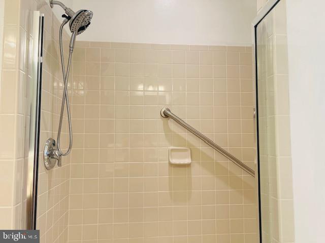 3135 Floating Leaf Lane Waldorf, MD 20603 - Photo 40 of 100 Master bathroom Shower