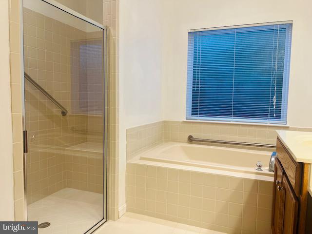 3135 Floating Leaf Lane Waldorf, MD 20603 - Photo 41 of 100 a bathroom with a bathtub and shower
