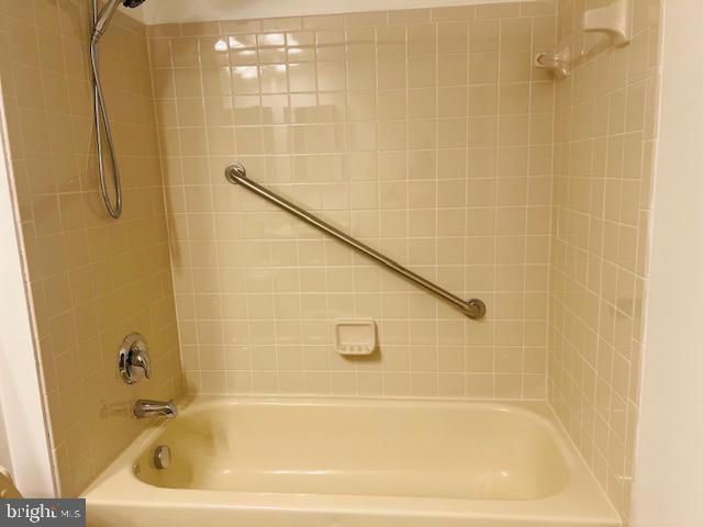 3135 Floating Leaf Lane Waldorf, MD 20603 - Photo 61 of 100 Upstairs bathtub