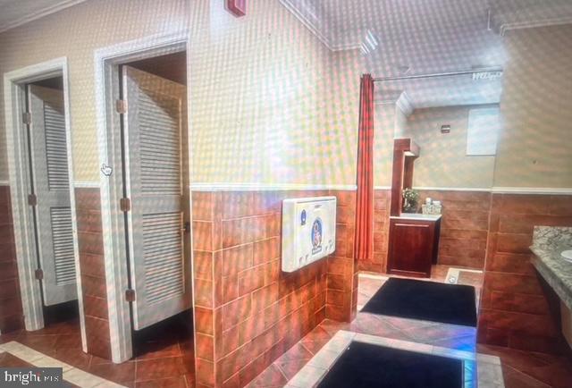 3135 Floating Leaf Lane Waldorf, MD 20603 - Photo 98 of 100 Community Shower Area