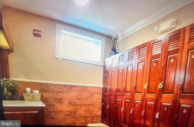 3135 Floating Leaf Lane Waldorf, MD 20603 - Photo 99 of 100 a bathroom with a shower curtain and a large window