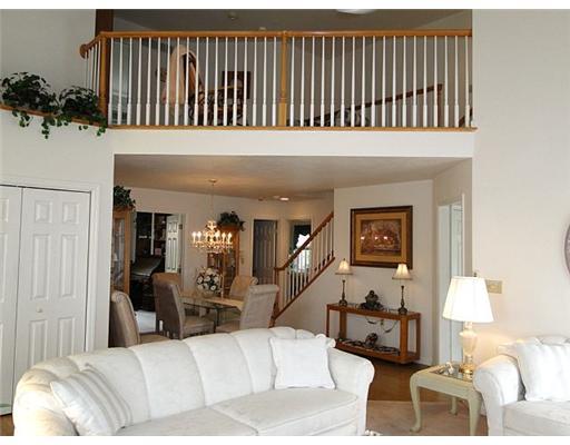 100 Ohare Road Canonsburg, PA 15317 - Photo 4 of 18 Living Room.
