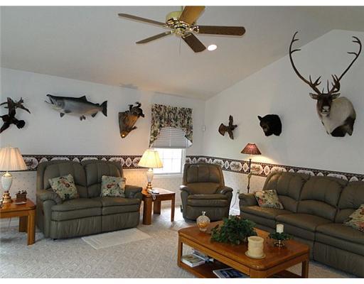 100 Ohare Road Canonsburg, PA 15317 - Photo 10 of 18 Den/Family/Great Room.