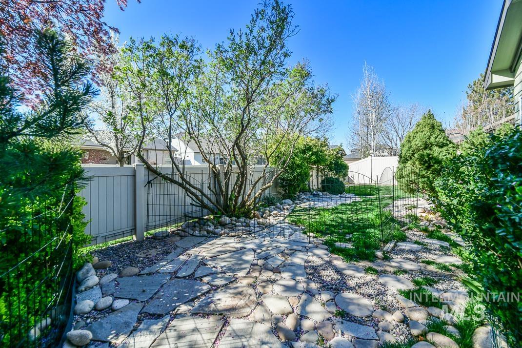 727 West Sedgewick Street Meridian, ID 83646 - Photo 25 of 30 View of fenced backyard