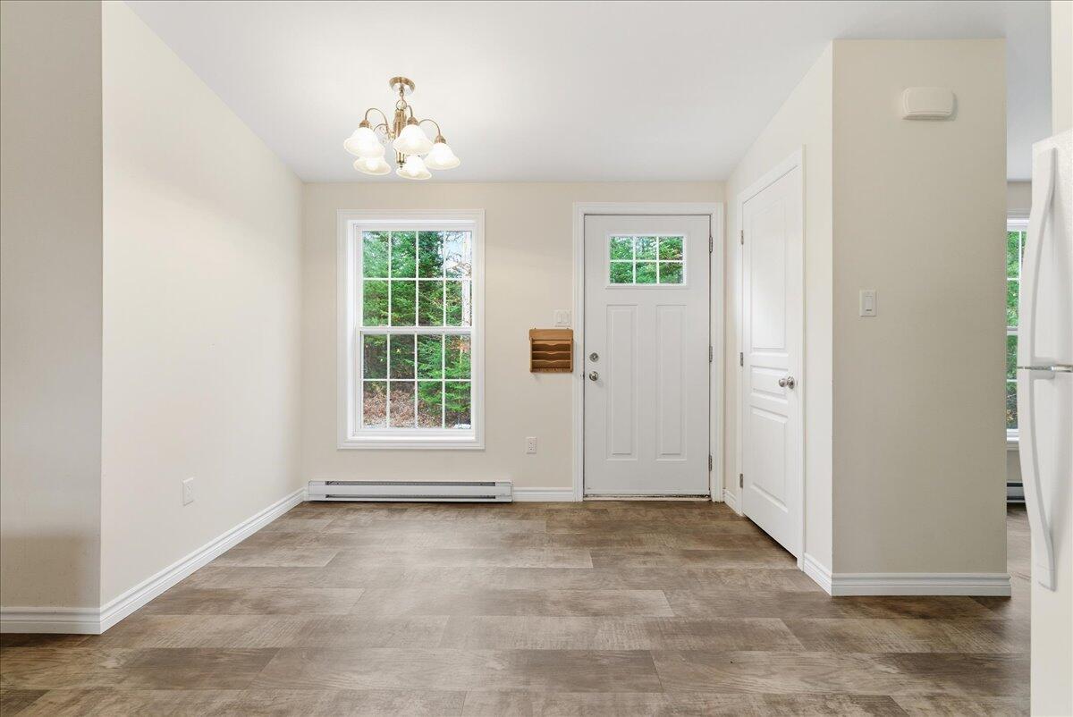 31 Samsons' Way Bowdoin, ME 04287 - Photo 11 of 41 Entrance / Dining