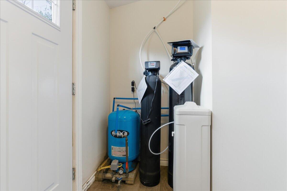 31 Samsons' Way Bowdoin, ME 04287 - Photo 32 of 41 Laundry / Back Door