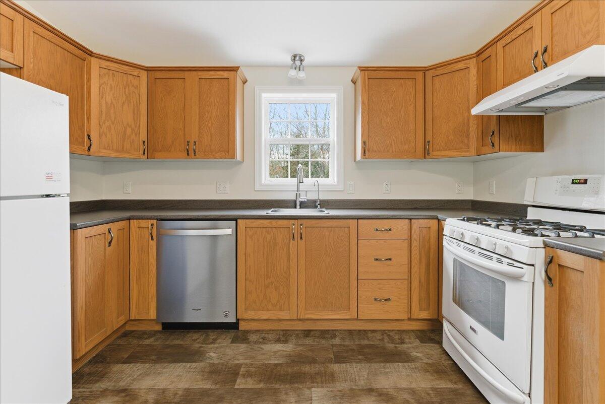 31 Samsons' Way Bowdoin, ME 04287 - Photo 5 of 41 Kitchen
