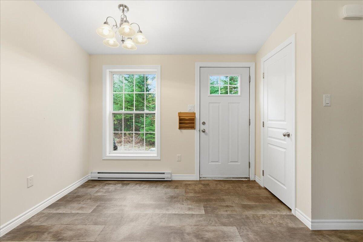 31 Samsons' Way Bowdoin, ME 04287 - Photo 10 of 41 Entrance / Dining