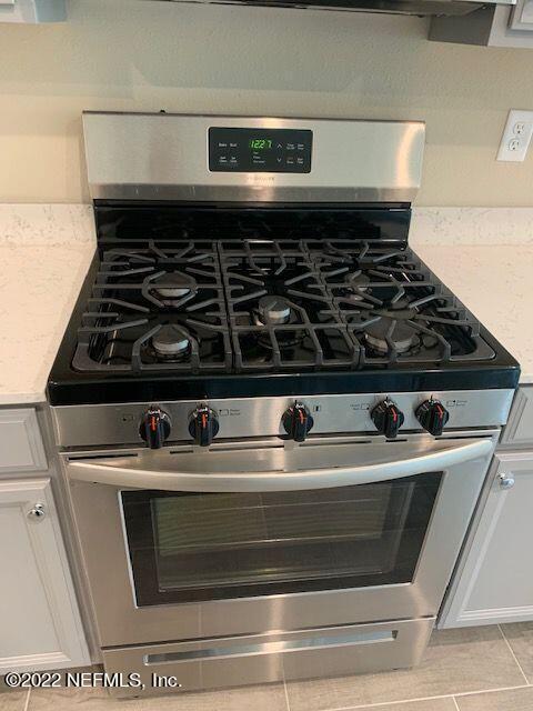 140 Monthaven Drive St. Augustine, FL 32092 - Photo 11 of 35 Gas Stove