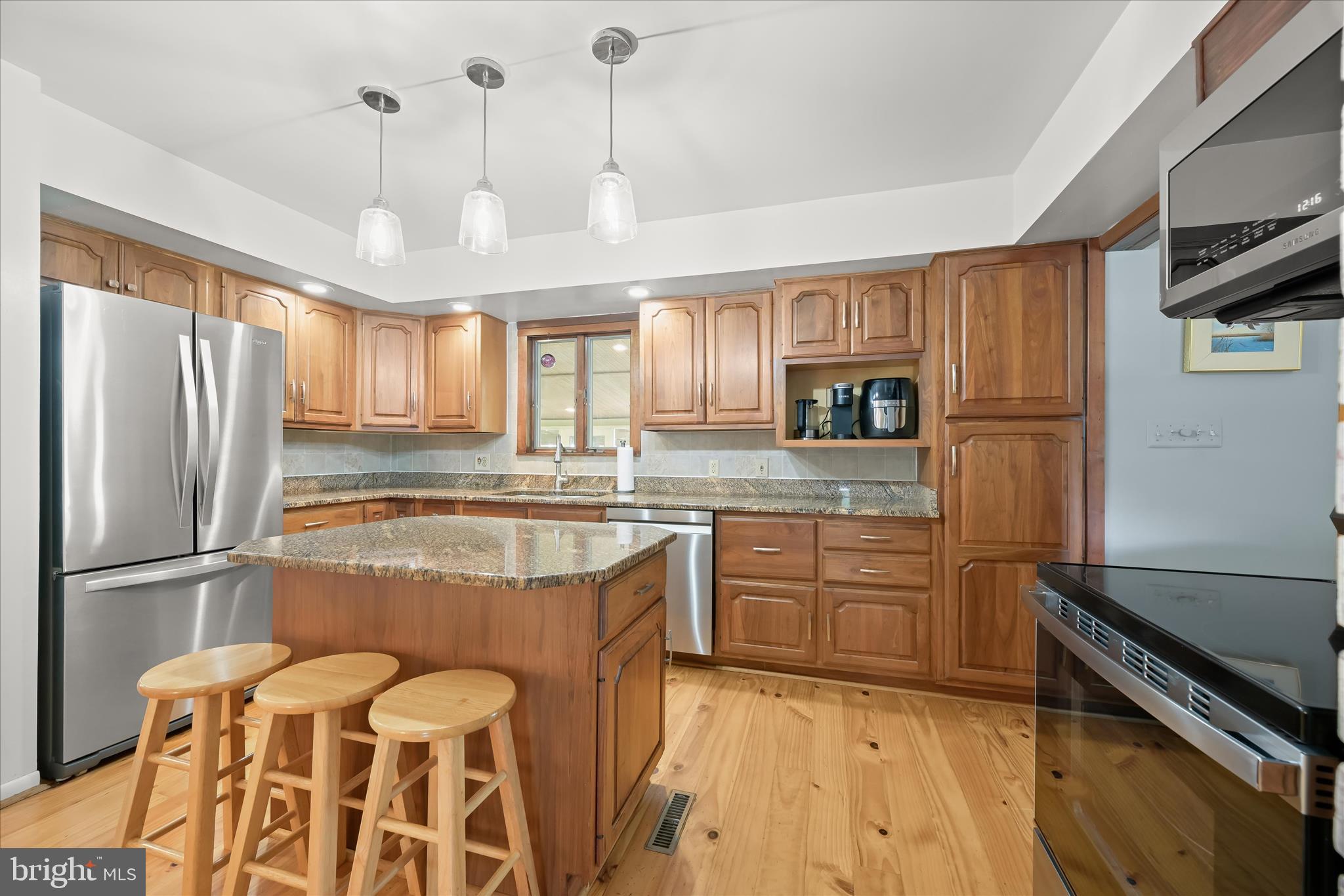 2319 Braddock Road Mount Airy, MD 21771 - Photo 23 of 94 Sleek Stainless Steel Appliances