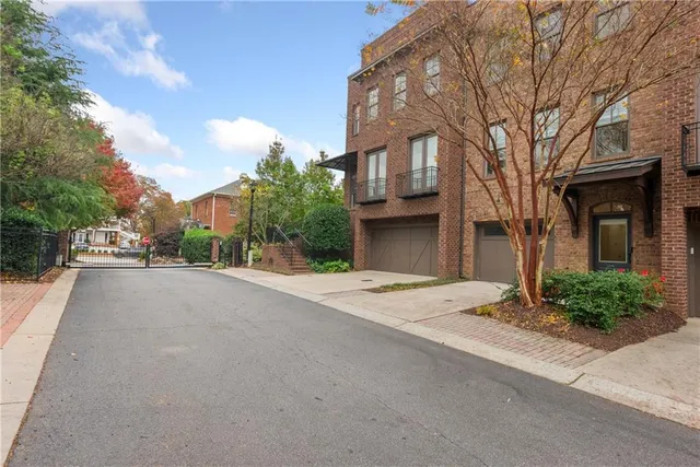 $800,000 | 410 Canton Walk, Roswell, GA 30075