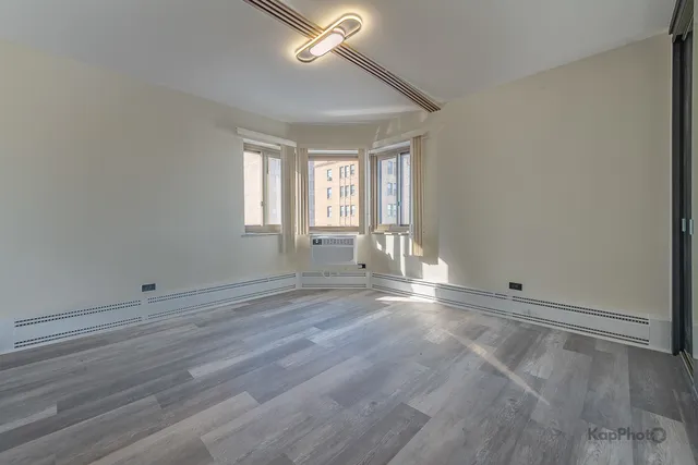 $1,800 | 7337 South South Shore Drive, Unit 902, Chicago, IL 60649