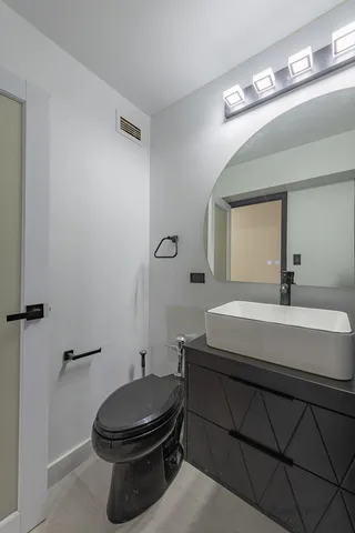 $1,800 | 7337 South South Shore Drive, Unit 902, Chicago, IL 60649