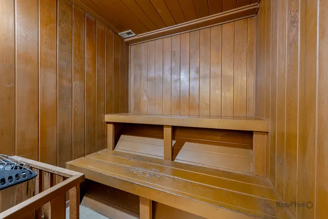 $1,800 | 7337 South South Shore Drive, Unit 902, Chicago, IL 60649