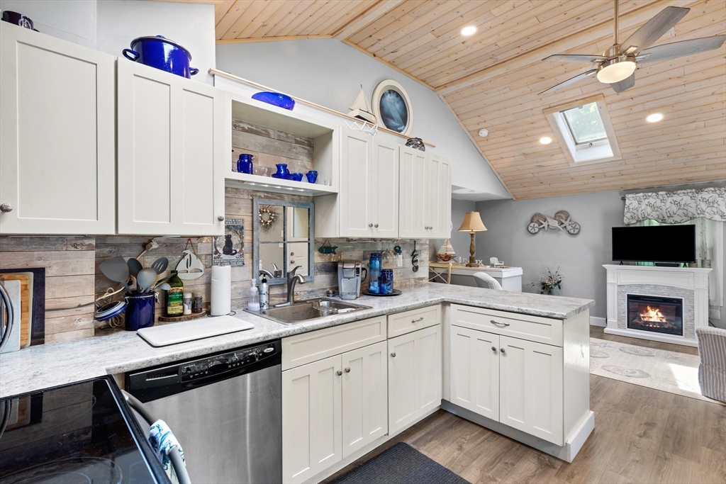 9 Shore Garden Road Hull, MA 02045 - Photo 13 of 39