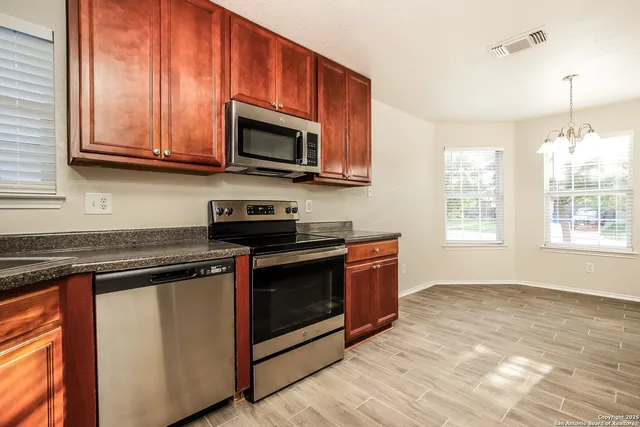 $1,915 | 3905 Wensledale Drive, Schertz, TX 78108