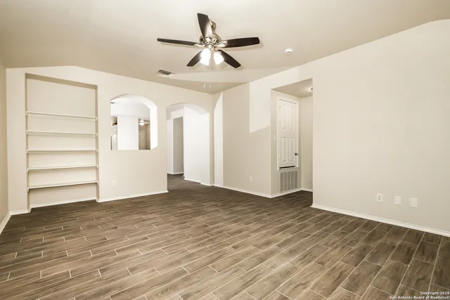 $1,915 | 3905 Wensledale Drive, Schertz, TX 78108