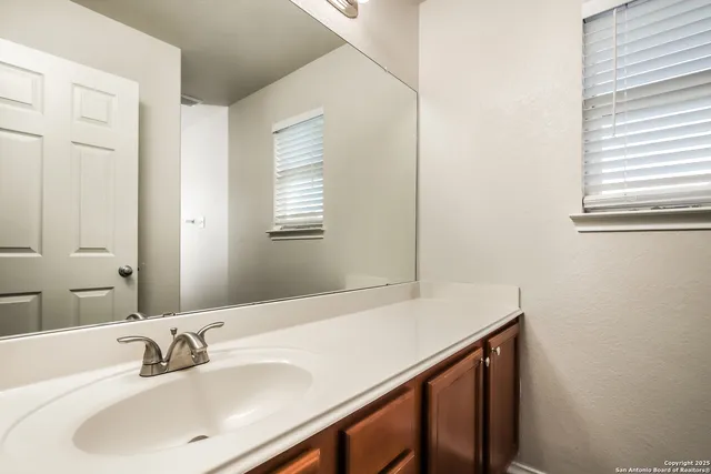 $1,915 | 3905 Wensledale Drive, Schertz, TX 78108