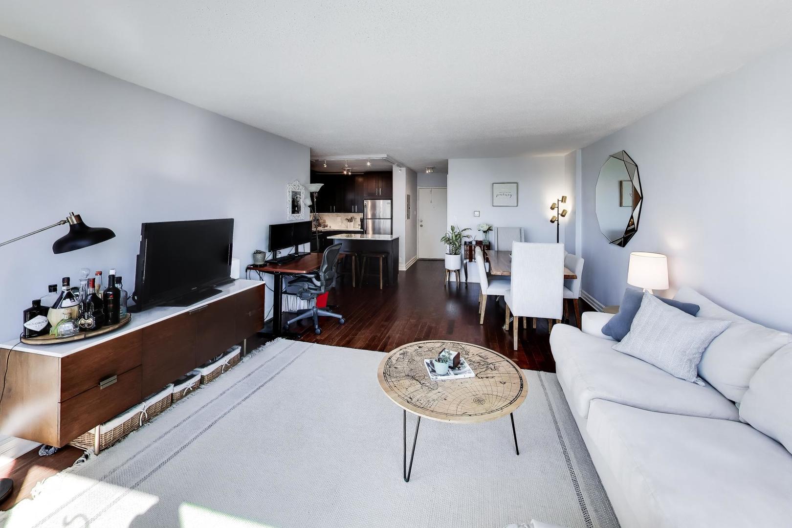 2930 North Sheridan Road, Unit 1205 Chicago, IL 60657 - Photo 7 of 36 Gallery Image 7