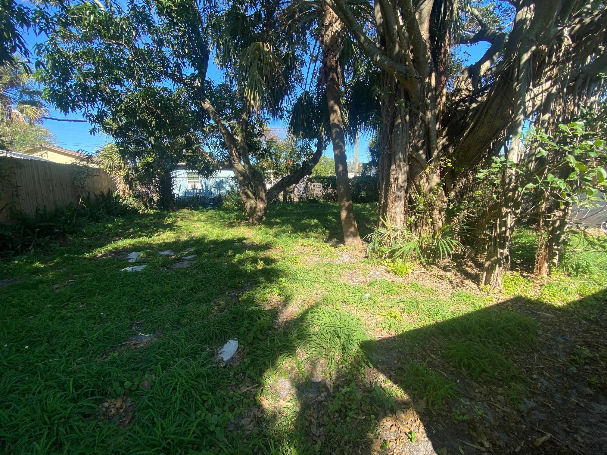 1108 West 33rd Street Riviera Beach, FL 33404 - Photo 4 of 7 Backyard area