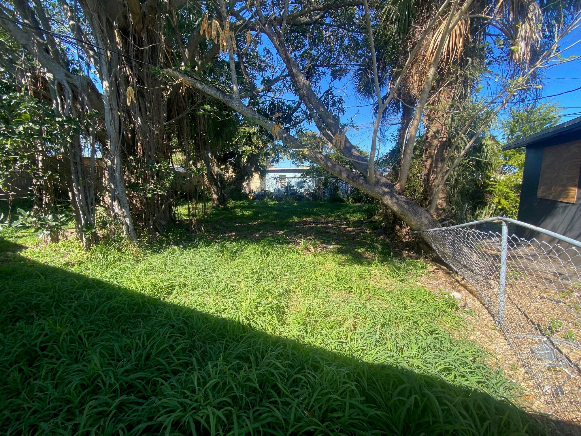 1108 West 33rd Street Riviera Beach, FL 33404 - Photo 5 of 7 Backyard area