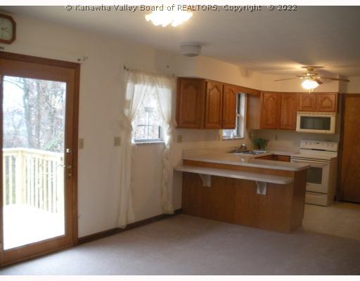 94 Fox Run Road Hurricane, WV 25526 - Photo 3 of 8 Kitchen.