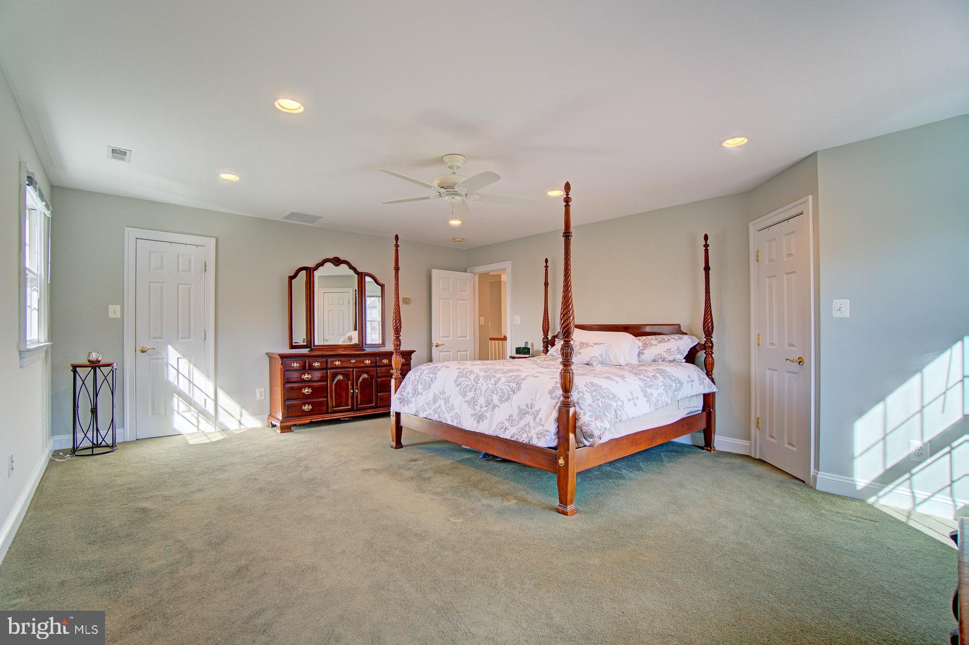 236 Manvell Road Southeast Vienna, VA 22180 - Photo 14 of 34 Master bedroom w/ 2 walk in closets & ensuite bath