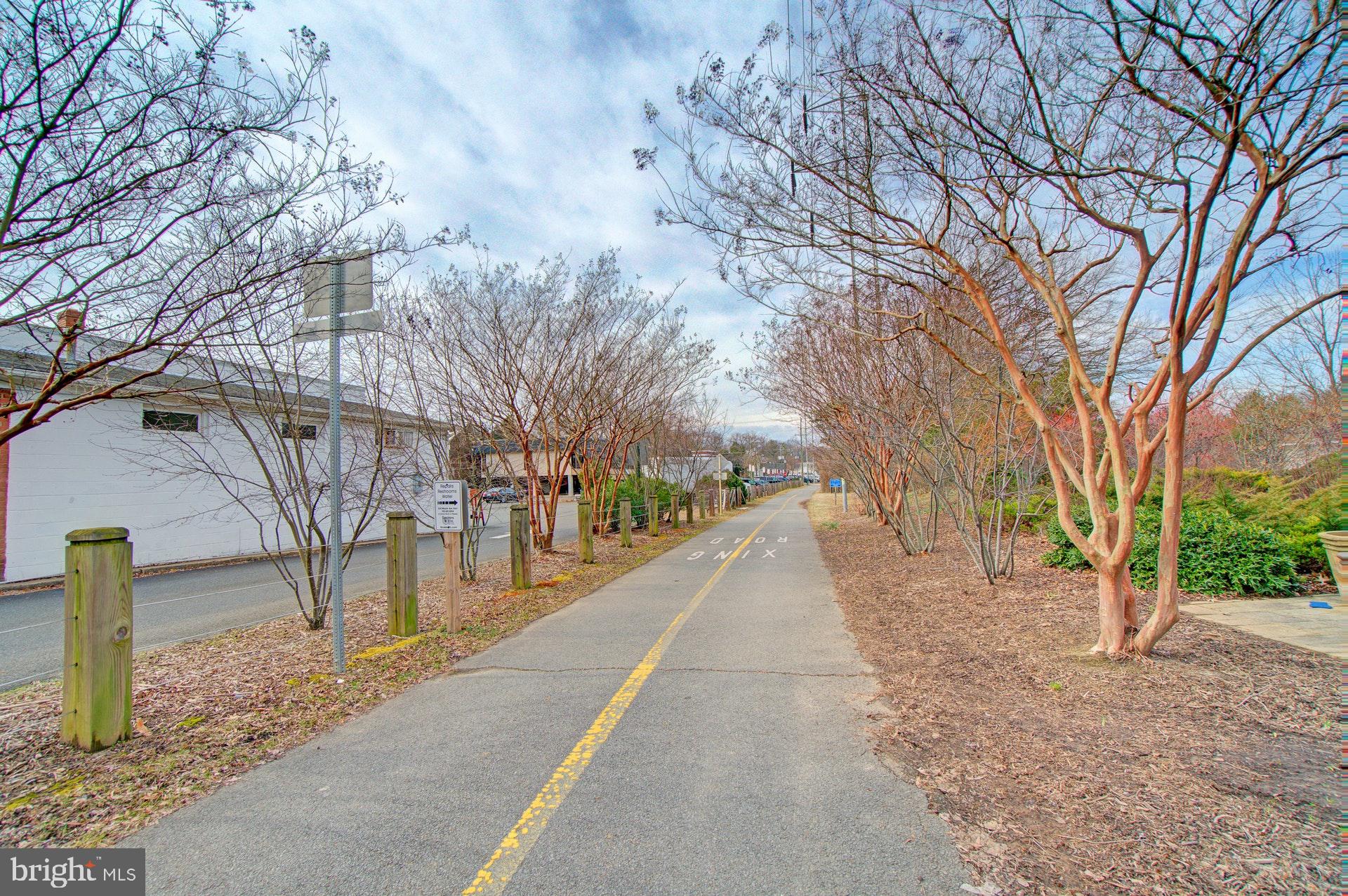 236 Manvell Road Southeast Vienna, VA 22180 - Photo 29 of 34 W&OD trail right is blocks away