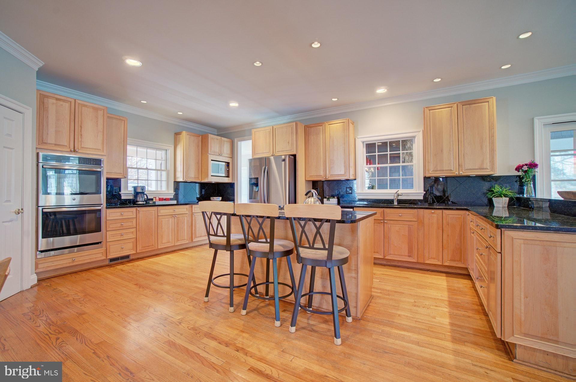 236 Manvell Road Southeast Vienna, VA 22180 - Photo 7 of 34 Kitchen w/ island, granite, stainless appliances