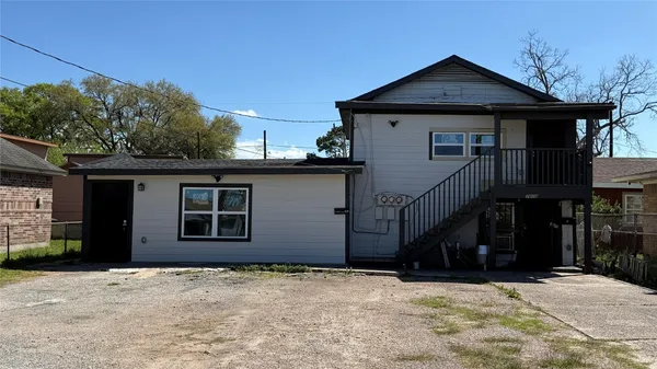 $950 | 7010 Brownsville Street, Unit 1/2, Houston, TX 77020