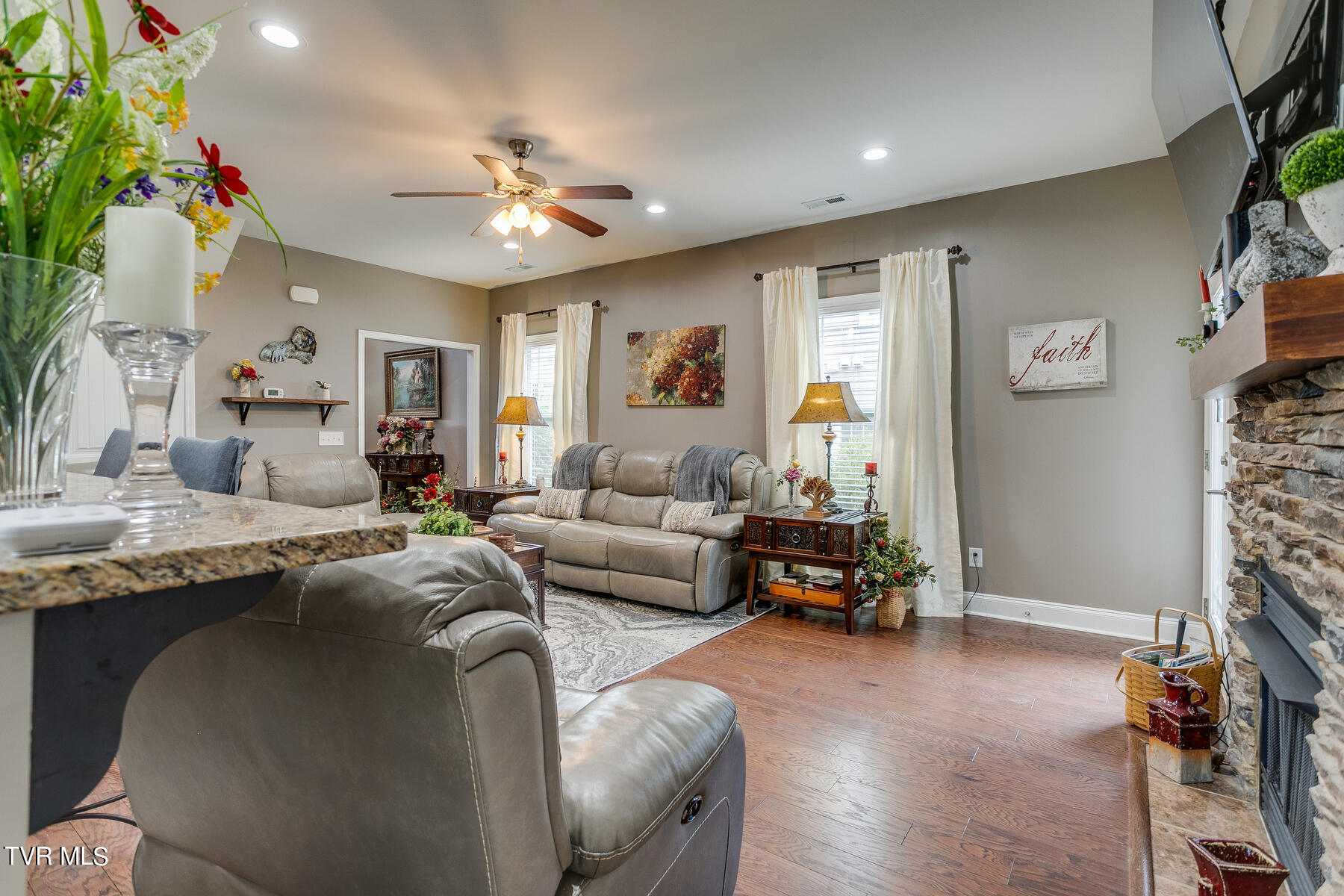 2720 Edinburgh Channel Road Kingsport, TN 37664 - Photo 9 of 37 009
