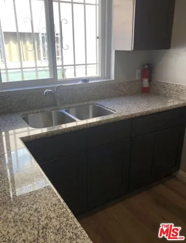 $1,000 | 1229 West 36th Place, Los Angeles, CA 90007