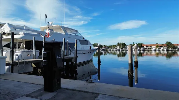 $650,000 | 3601 Northeast 207th Street, Unit E62, Aventura, FL 33180