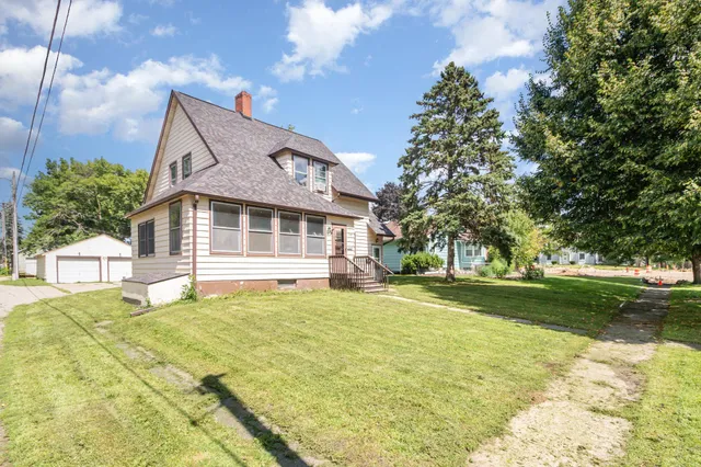 $200,000 | 719 14th Street East, Glencoe, MN 55336