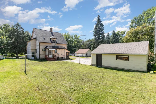 $200,000 | 719 14th Street East, Glencoe, MN 55336