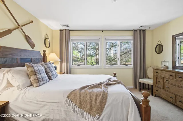 $375,000 | 54 Doe Run Lake, Lake Harmony, PA 18624