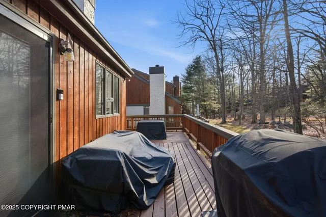 $375,000 | 54 Doe Run Lake, Lake Harmony, PA 18624