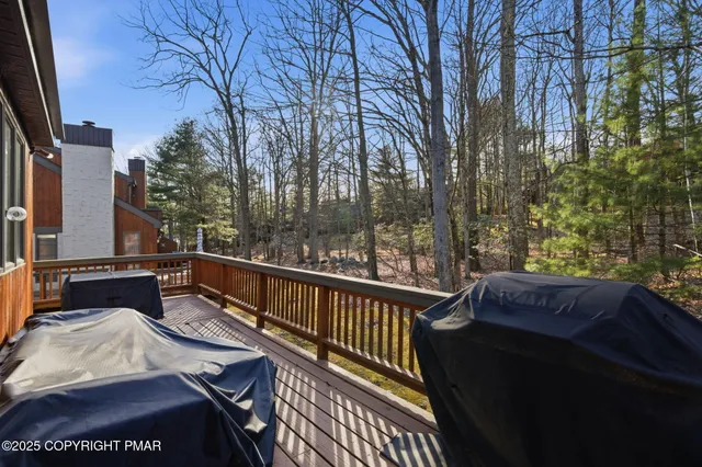 $375,000 | 54 Doe Run Lake, Lake Harmony, PA 18624