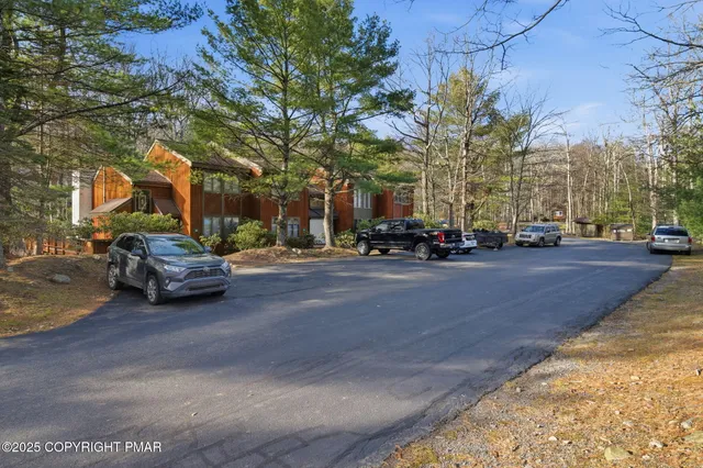 $375,000 | 54 Doe Run Lake, Lake Harmony, PA 18624