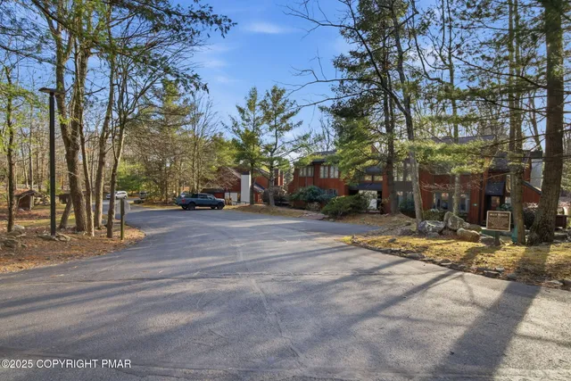 $375,000 | 54 Doe Run Lake, Lake Harmony, PA 18624