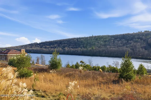 $375,000 | 54 Doe Run Lake, Lake Harmony, PA 18624