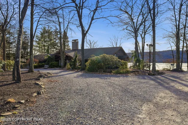 $375,000 | 54 Doe Run Lake, Lake Harmony, PA 18624
