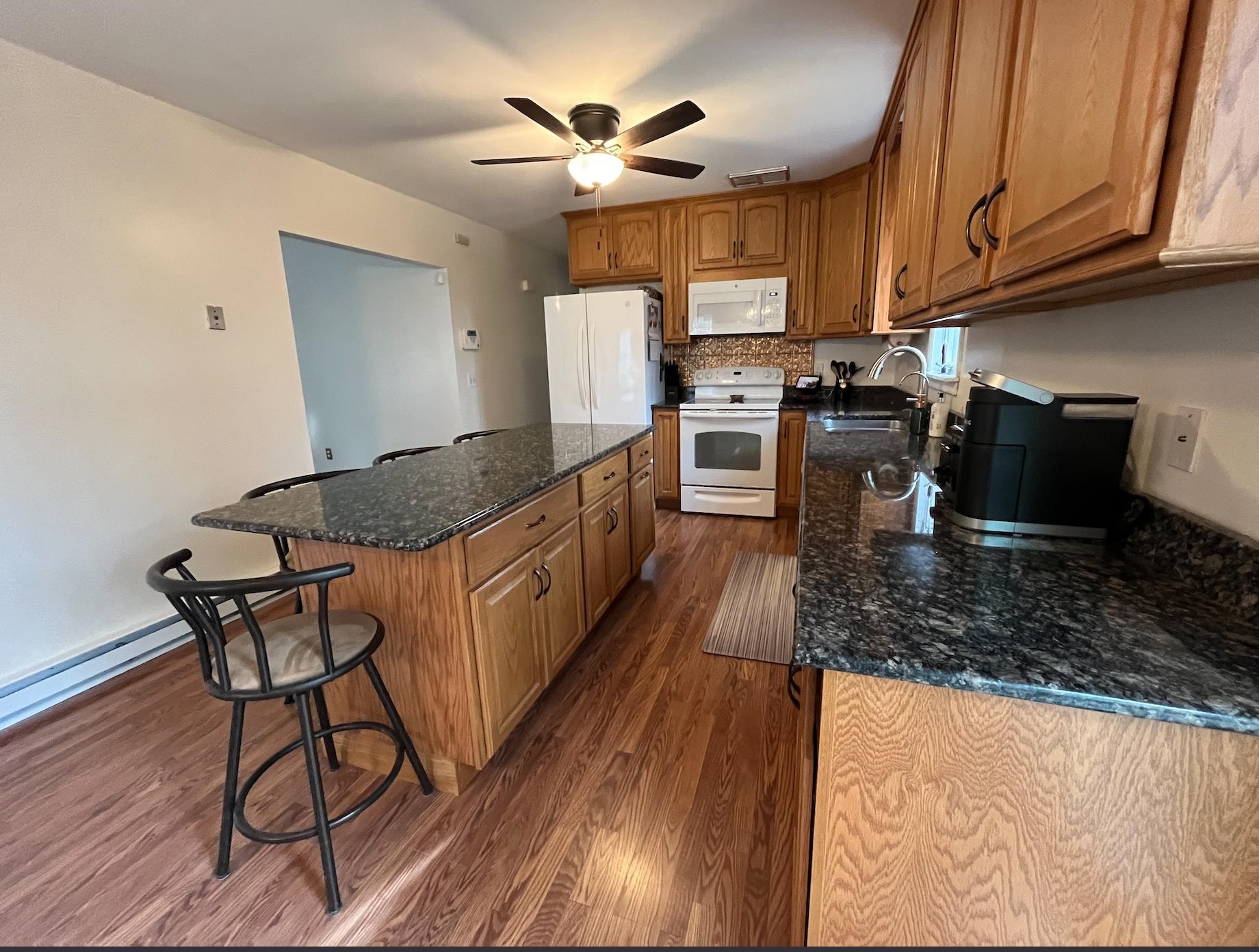 140 Mammoth Road Londonderry, NH 03053 - Photo 10 of 15