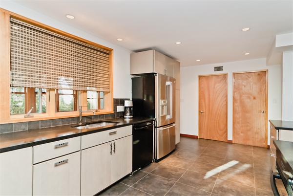 15 York Road Newton, MA 02468 - Photo 9 of 23