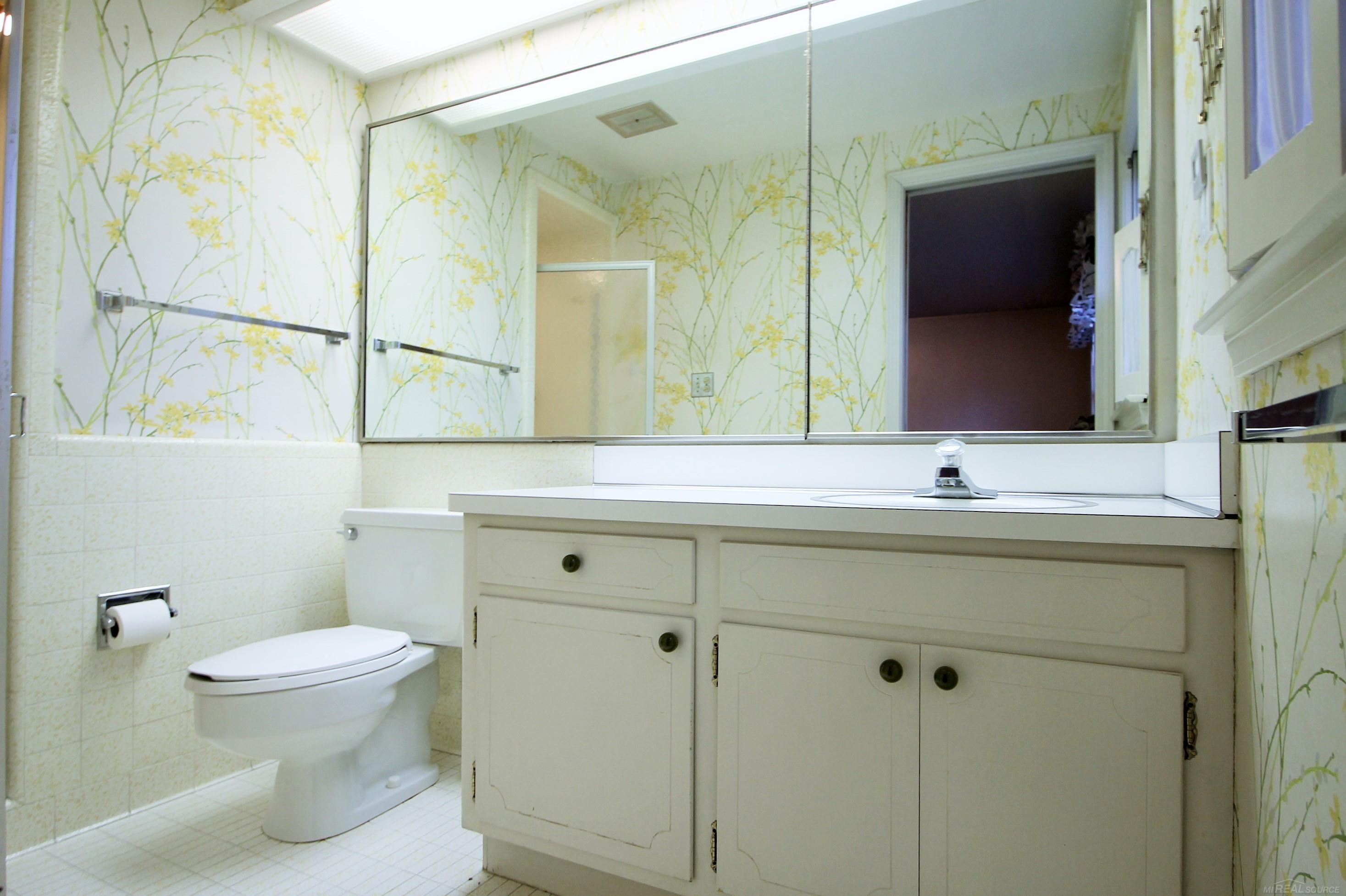 1341 Devonshire Road Grosse Pointe, MI 48230 - Photo 30 of 68 50094711-29.JPG