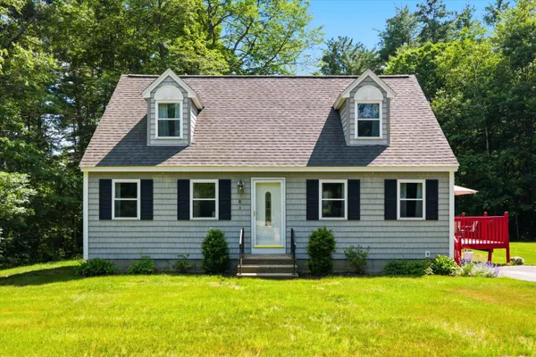 $550,000 | 8 Oriole Lane, Londonderry, NH 03053