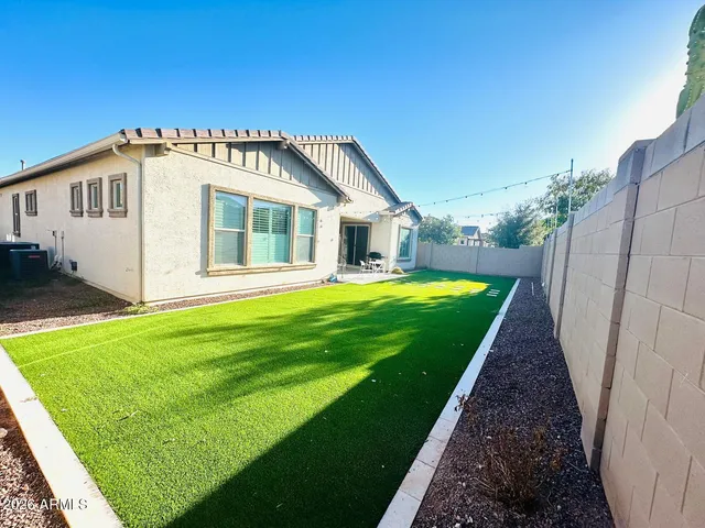 $840,000 | 1083 East Holland Park Drive, Gilbert, AZ 85297