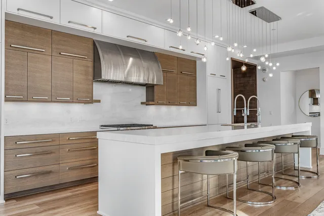 $1,099,990 | 202 West Berry Street, Unit 710, Fort Wayne, IN 46802