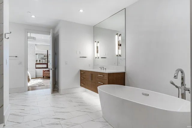 $1,099,990 | 202 West Berry Street, Unit 710, Fort Wayne, IN 46802