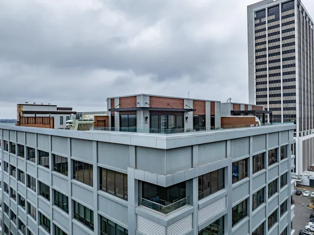 $1,099,990 | 202 West Berry Street, Unit 710, Fort Wayne, IN 46802